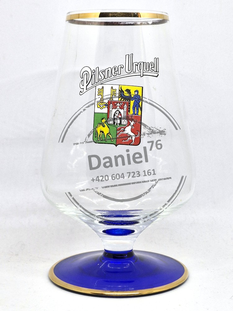 Na nožičce 0,5L 04